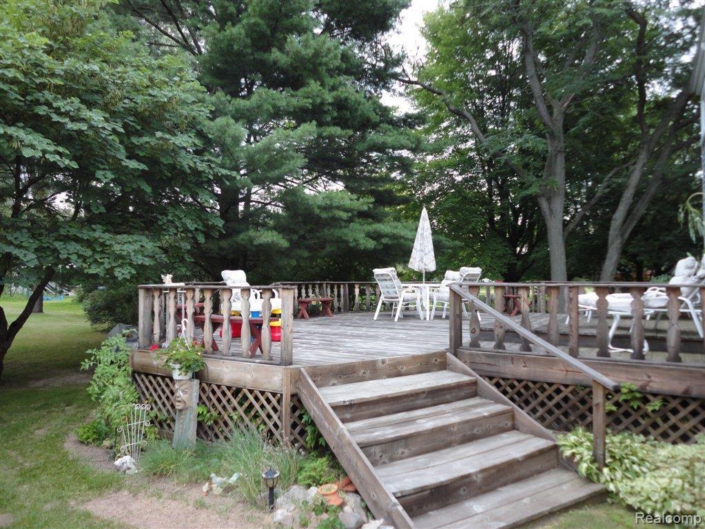 33240 King Road New Boston, MI 48164 - Photo 17 of 24 Deck 1