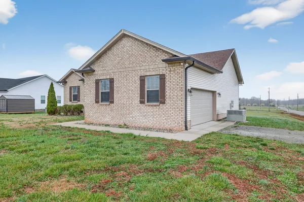 $369,500 | 109 Oak Drive, Portland, TN 37148