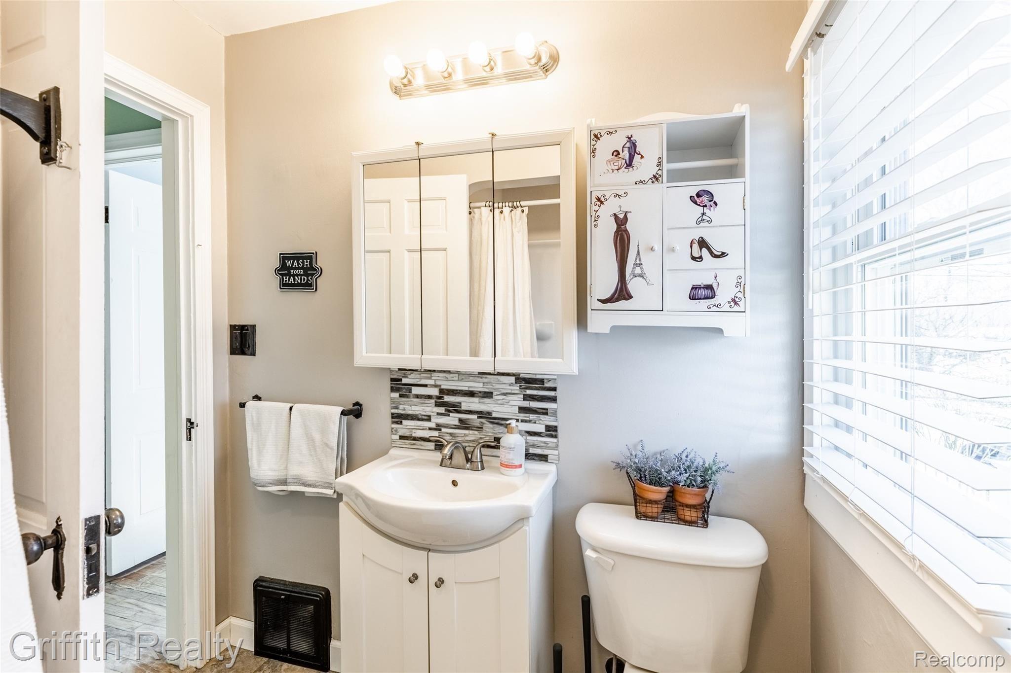 137 Riddle Street Howell, MI 48843 - Photo 24 of 62 137 Riddle Street-39.jpg
