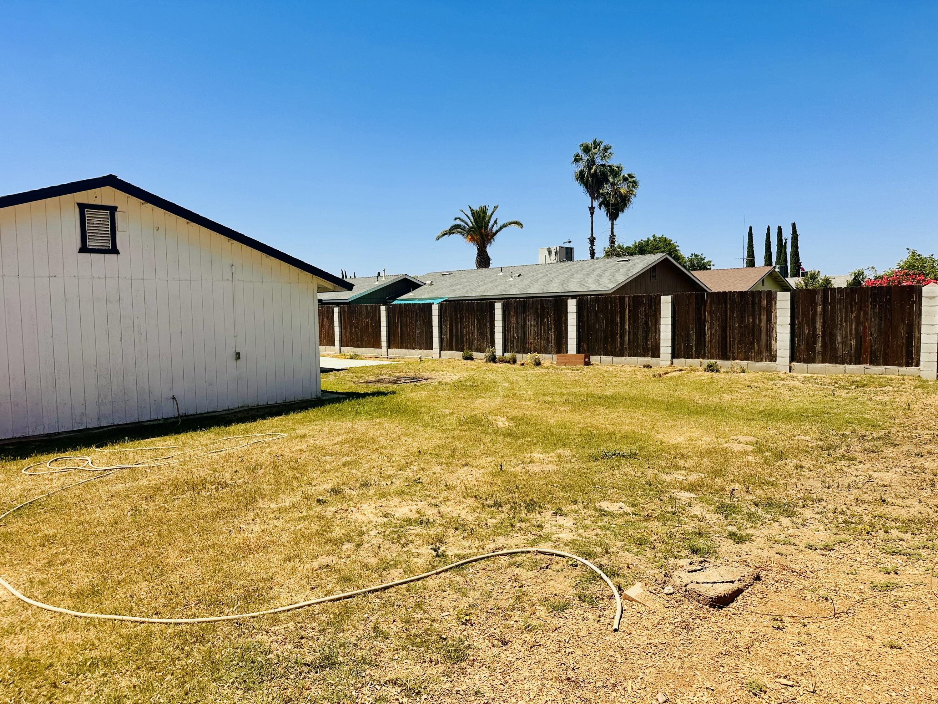 30880 Farr Road Visalia, CA 93291 - Photo 26 of 27 a view of a house with pool