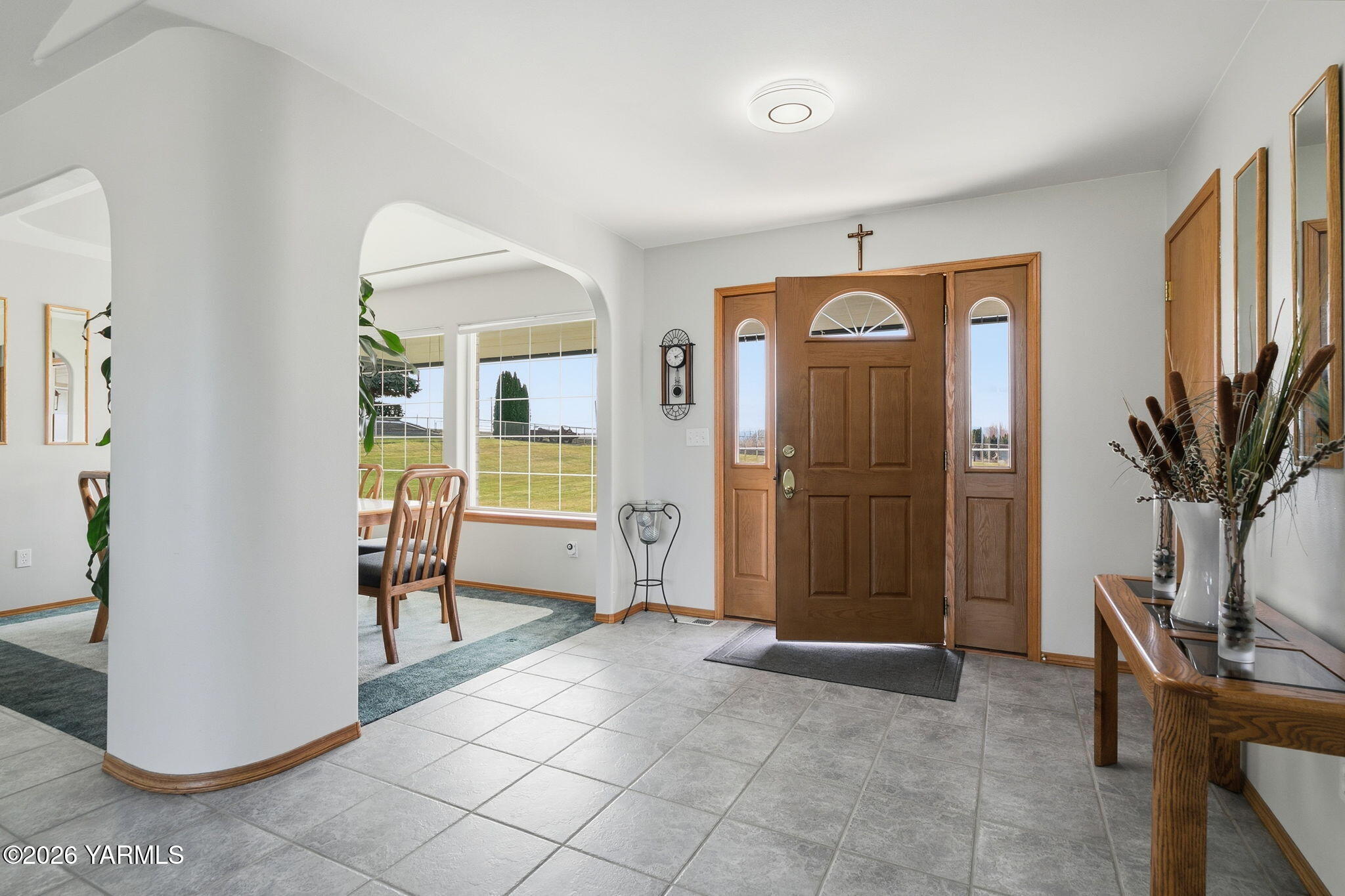 461 White Road Yakima, WA 98901 - Photo 13 of 36 a view of a hallway with furniture and a livingroom