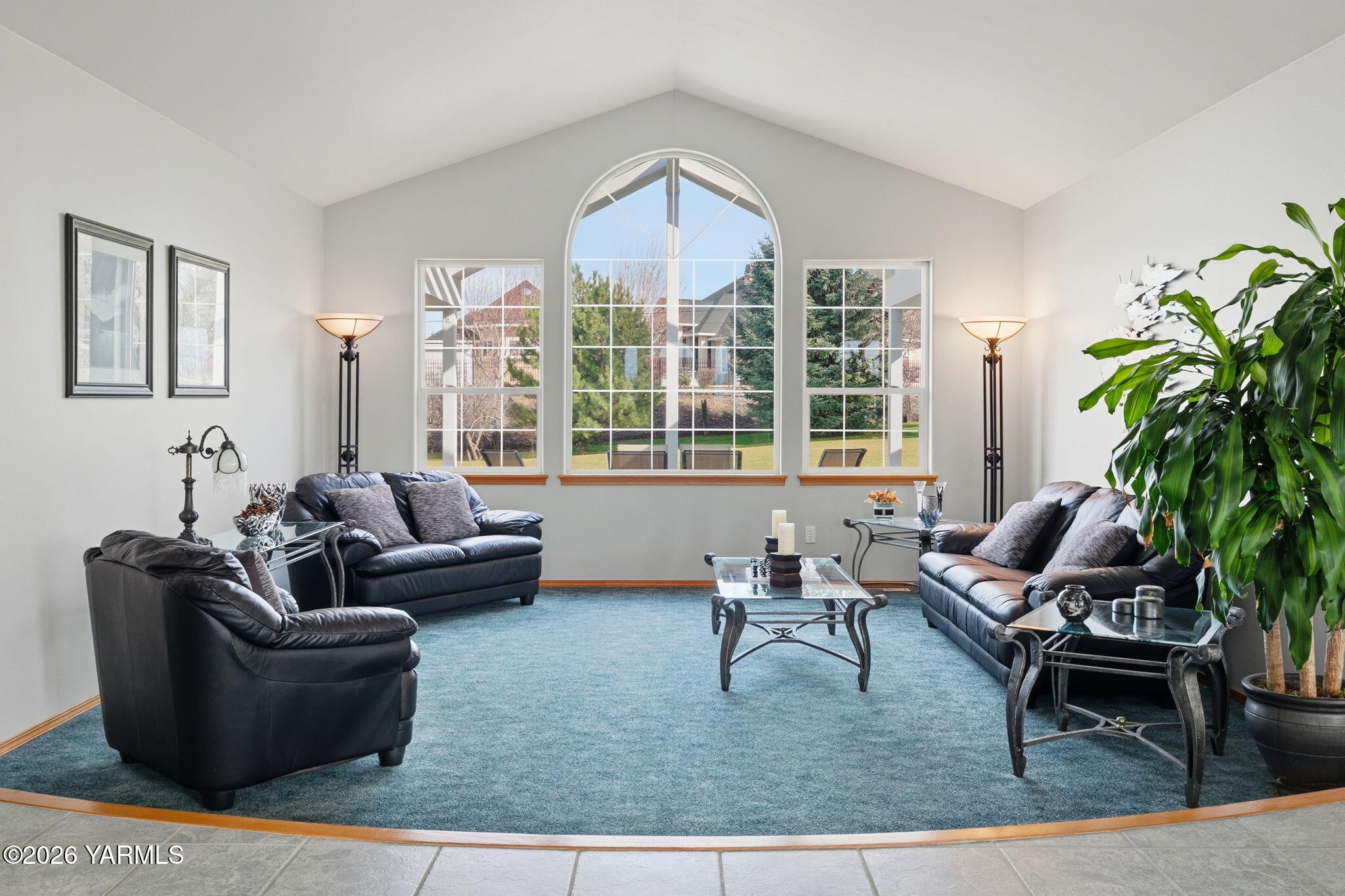 461 White Road Yakima, WA 98901 - Photo 14 of 36 a living room with furniture and a large window