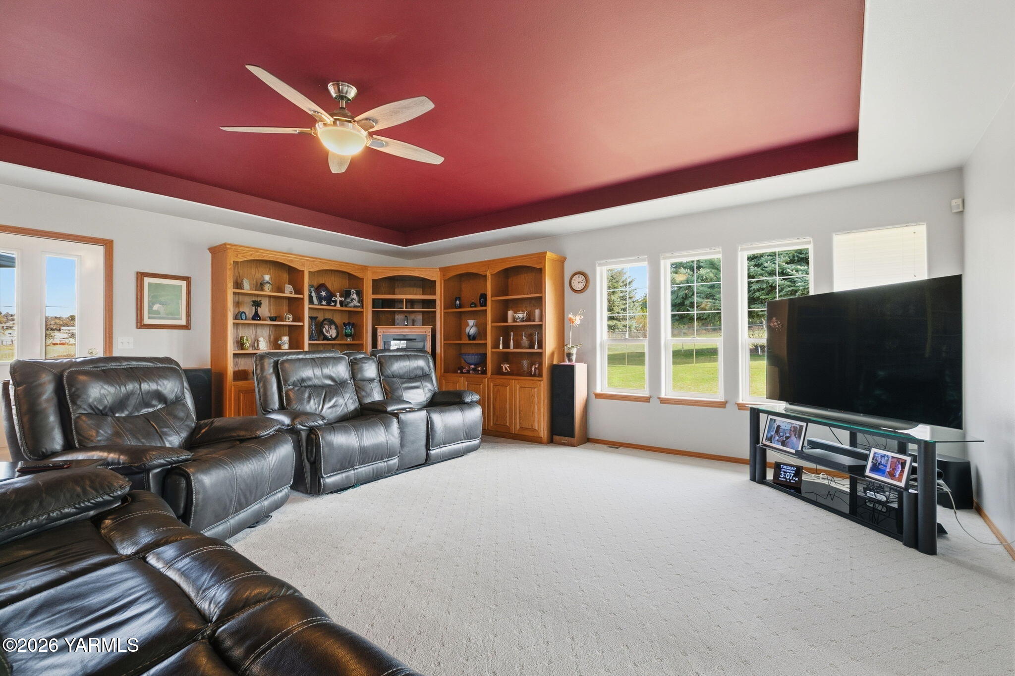 461 White Road Yakima, WA 98901 - Photo 18 of 36 a living room with furniture and a flat screen tv