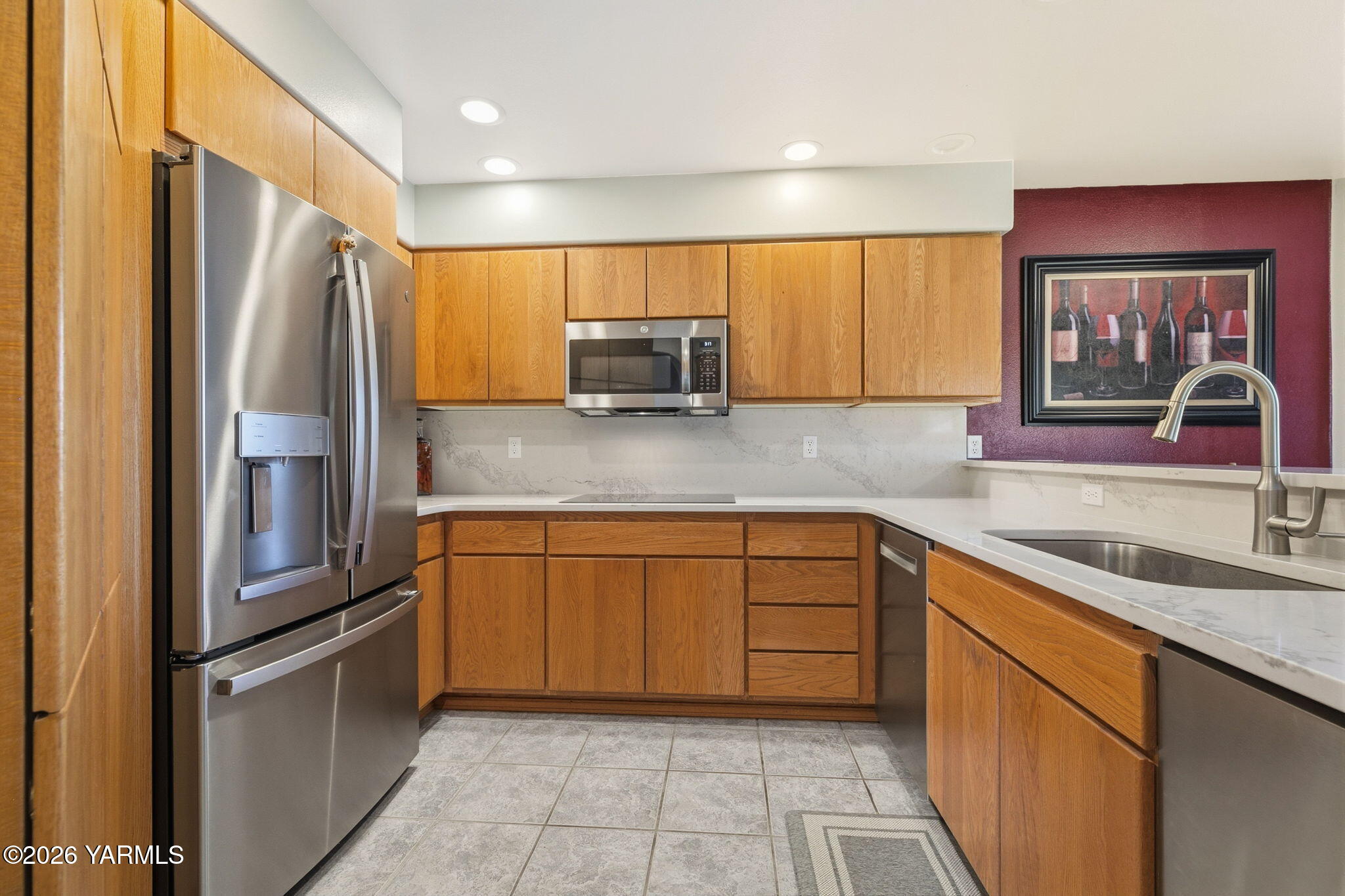 461 White Road Yakima, WA 98901 - Photo 21 of 36 a kitchen with granite countertop a refrigerator and a sink