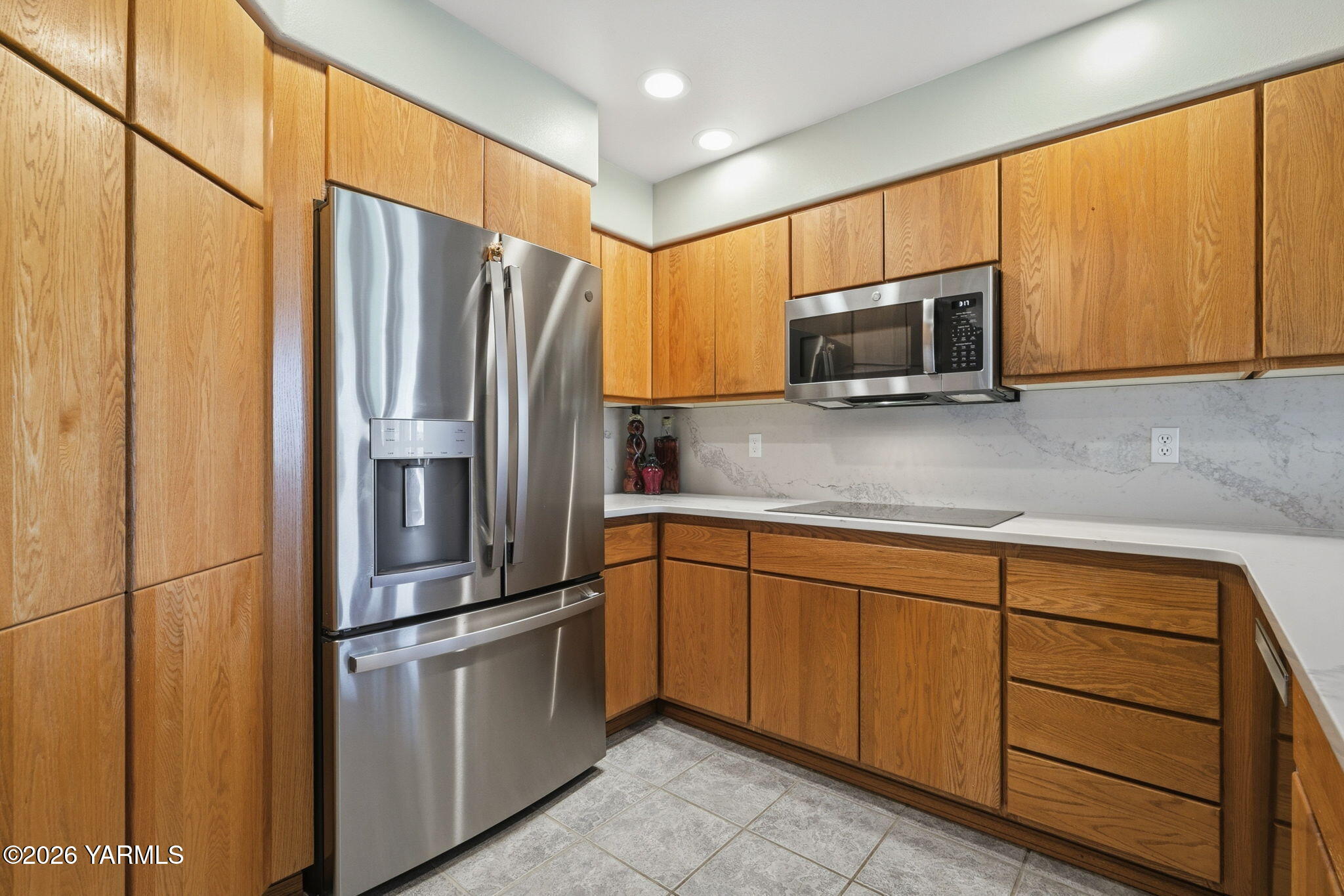 461 White Road Yakima, WA 98901 - Photo 22 of 36 a kitchen with granite countertop a refrigerator stove and microwave