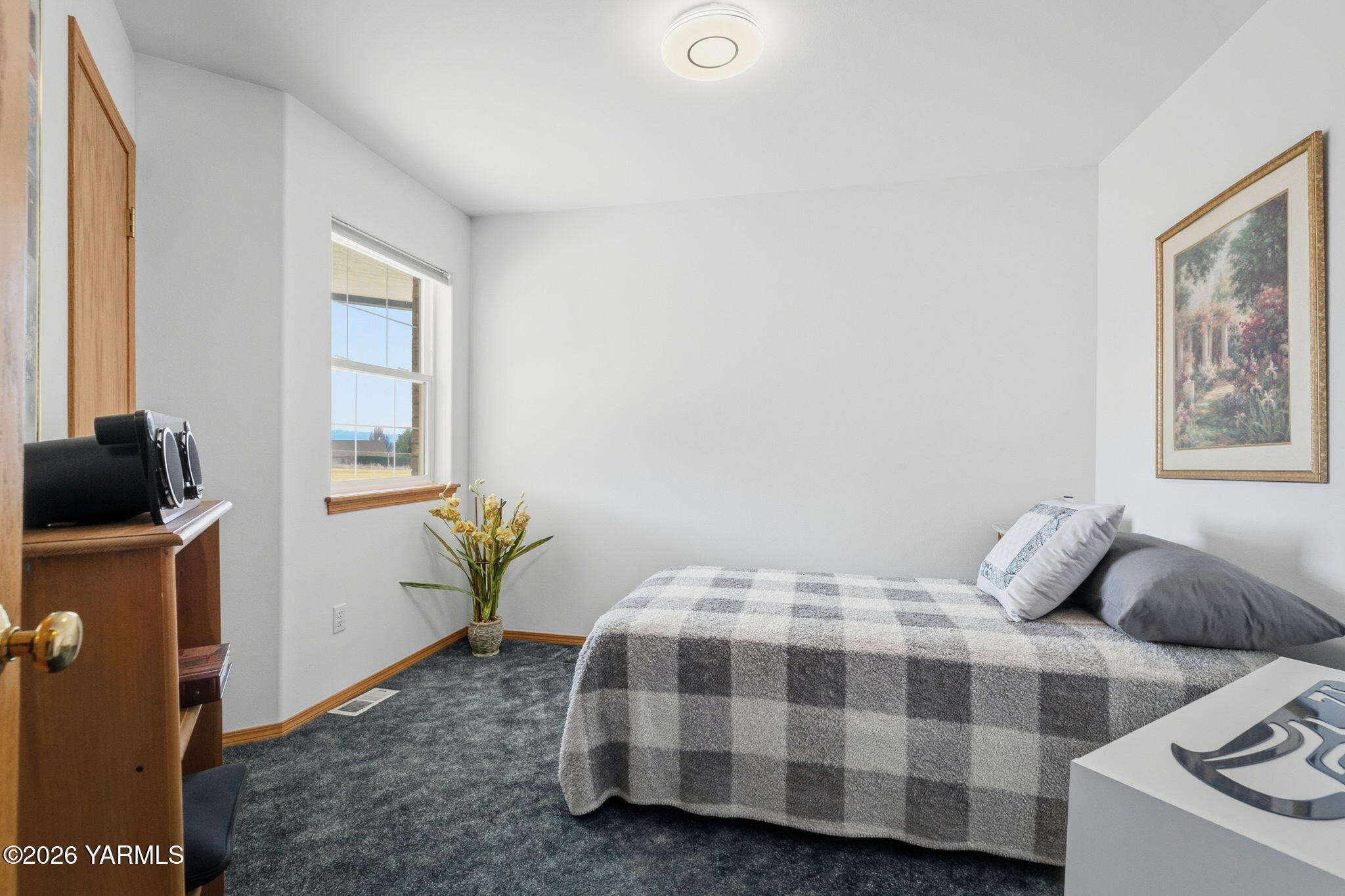 461 White Road Yakima, WA 98901 - Photo 26 of 36 a bedroom with a bed and wooden floor