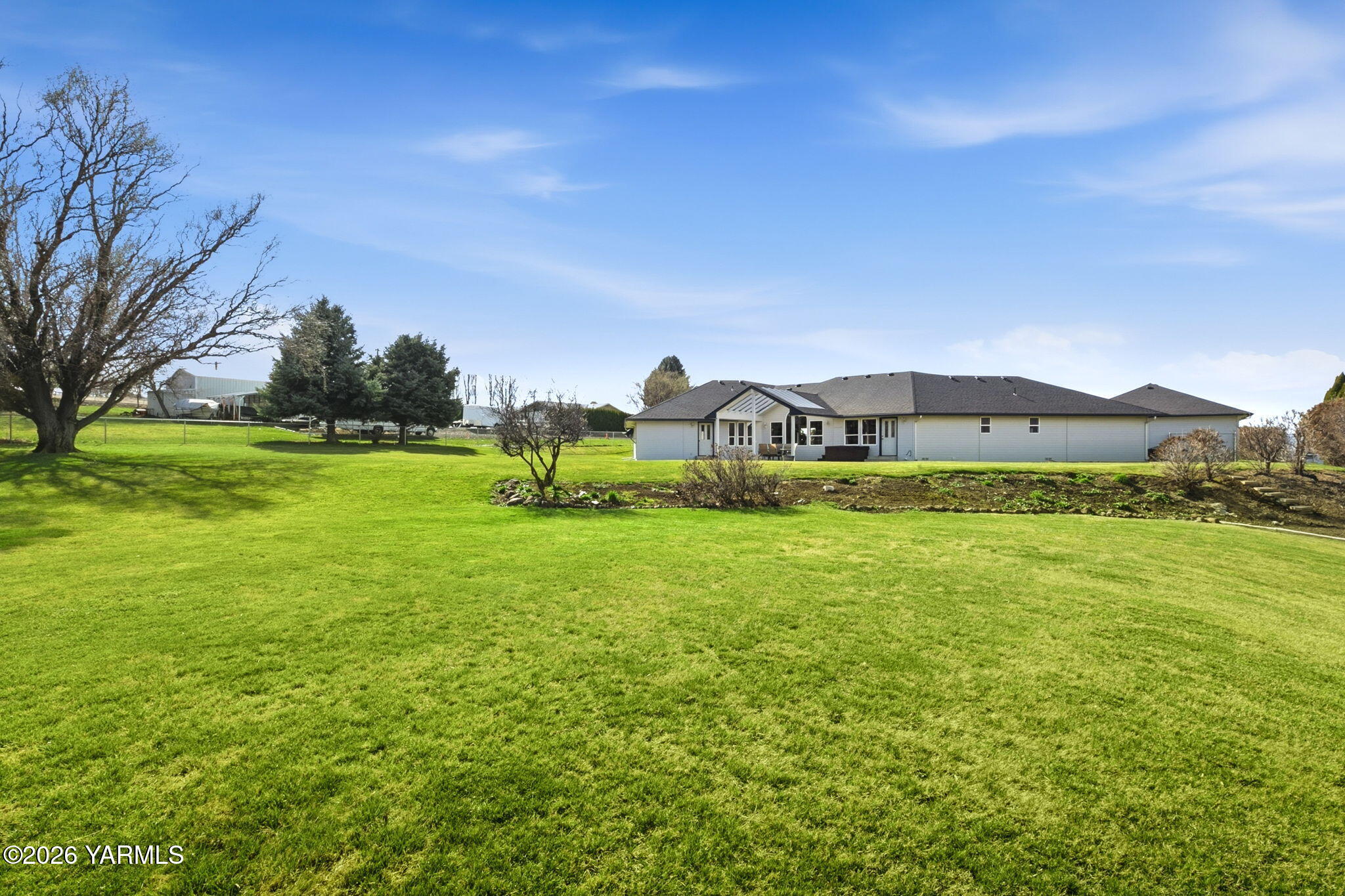 461 White Road Yakima, WA 98901 - Photo 8 of 36 View of Yard