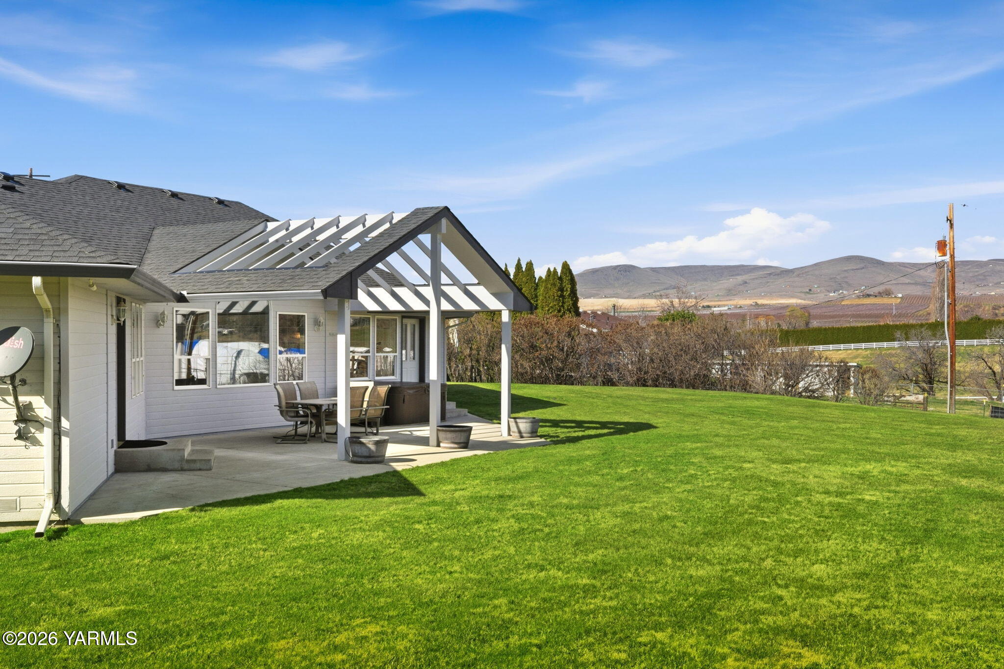 461 White Road Yakima, WA 98901 - Photo 9 of 36 a view of a house with a yard
