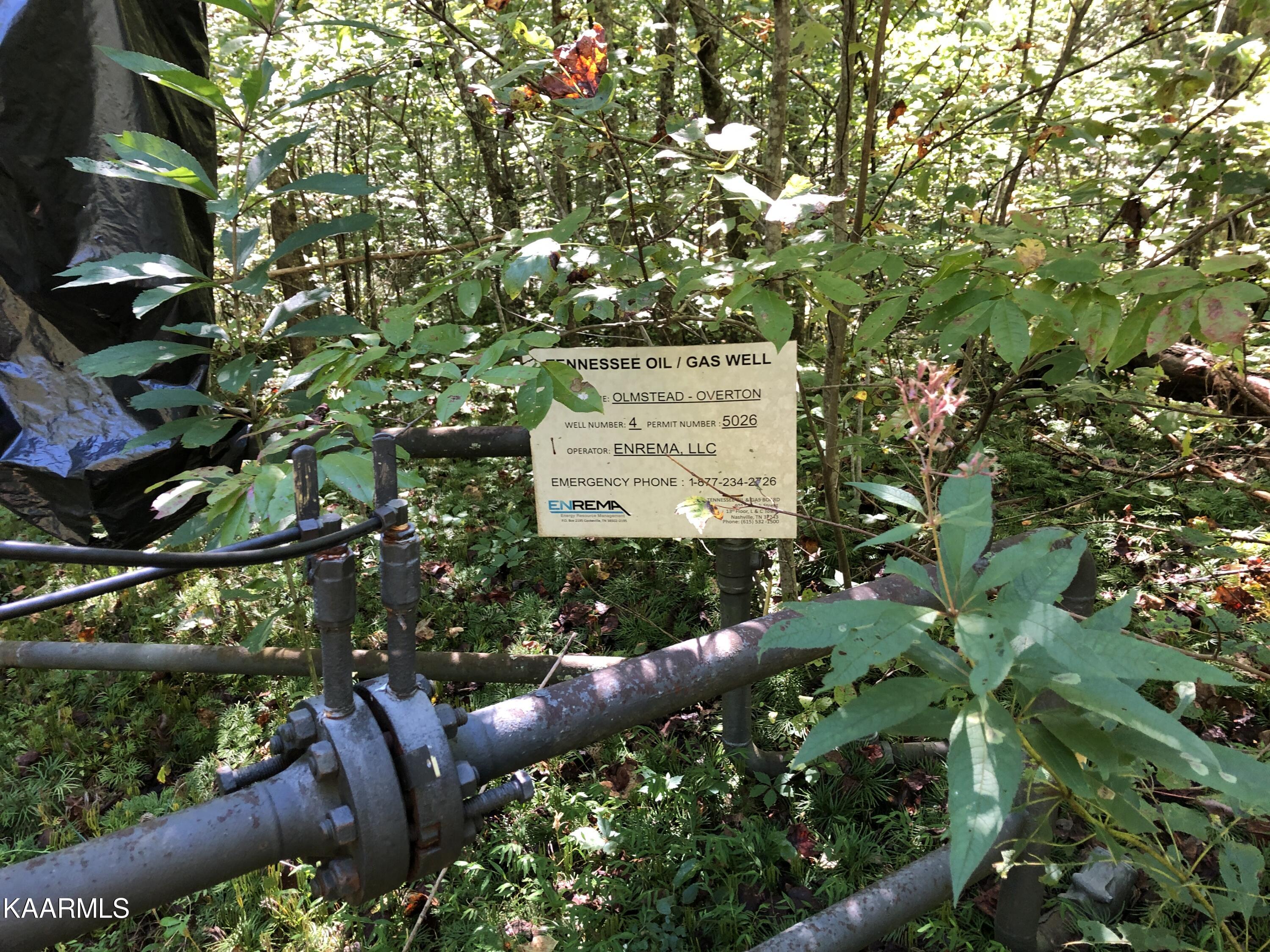 435-acres Anthony Road Deer Lodge, TN 37726 - Photo 4 of 5 One of Three Leased Gas Wells
