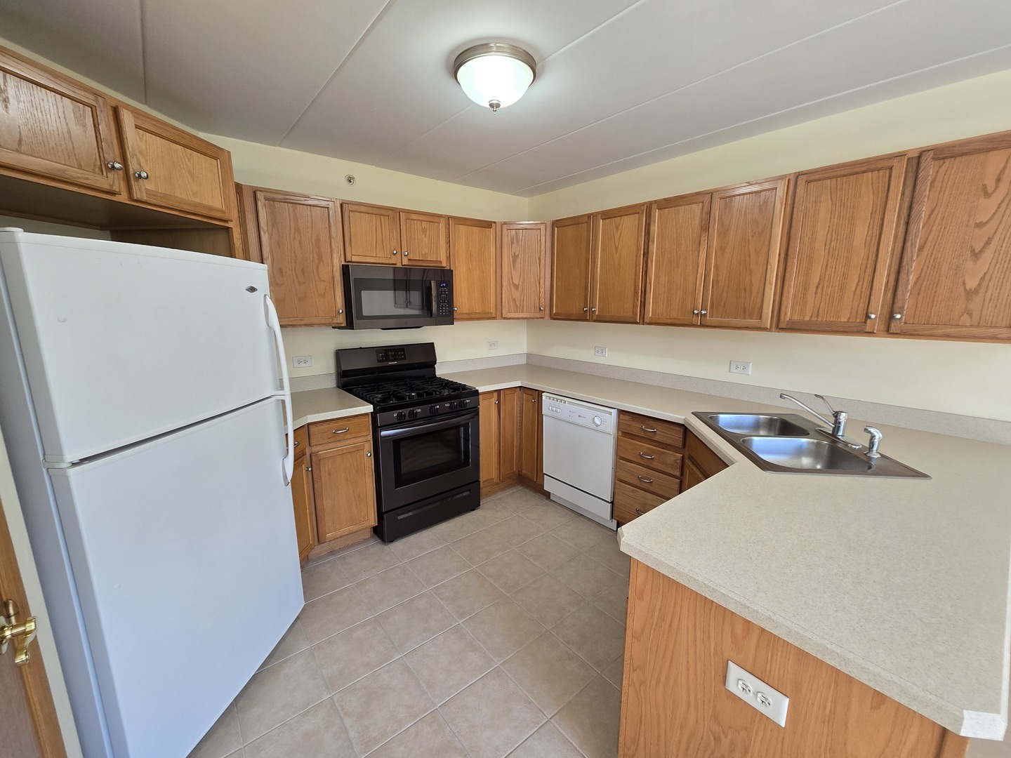 6860 Winding Trail, Unit 204 Oak Forest, IL 60452 - Photo 6 of 14 a kitchen with sink a refrigerator and a stove top oven