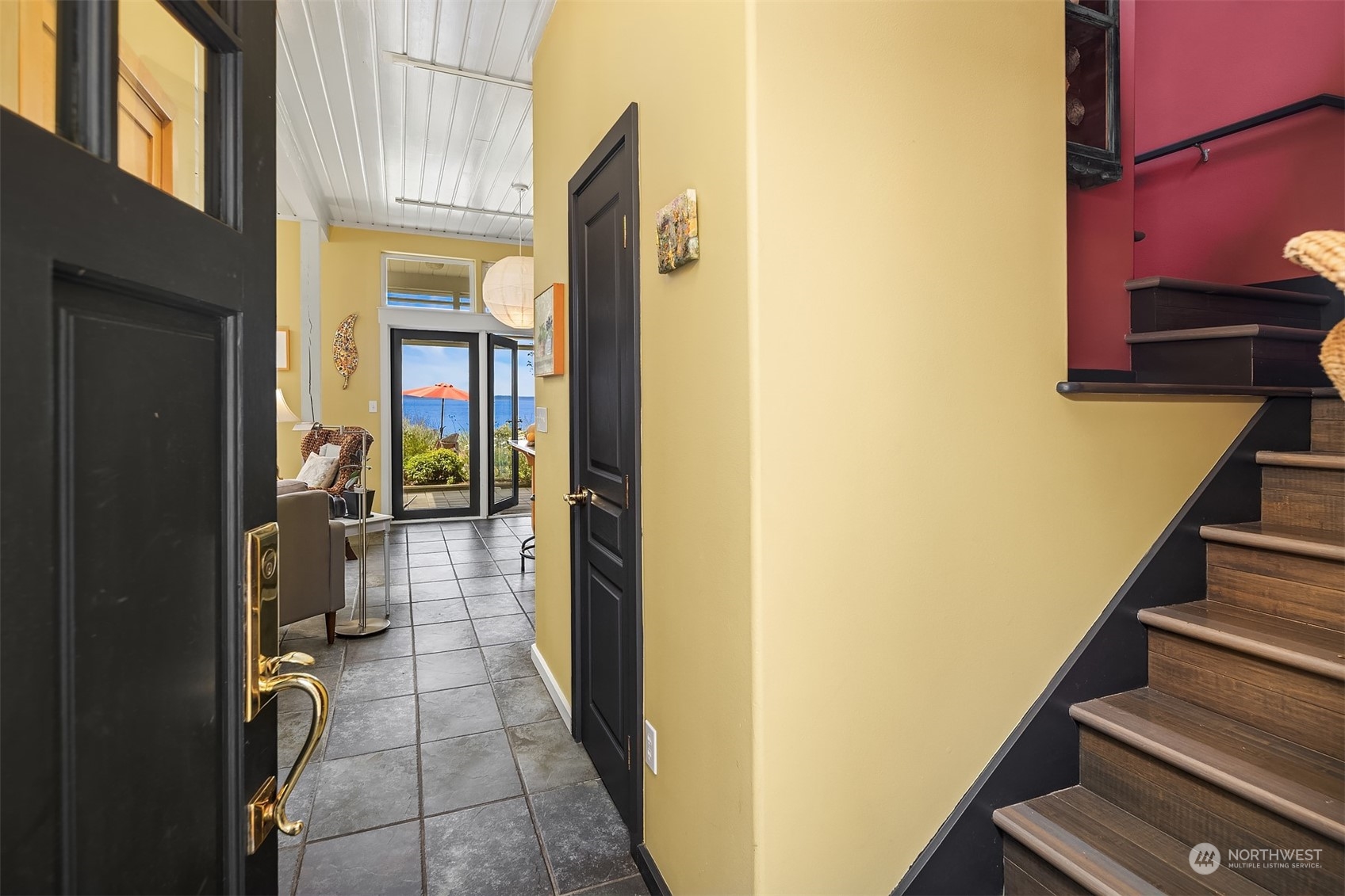 6346 South Bay Road Freeland, WA 98249 - Photo 11 of 40 a view of a corridor