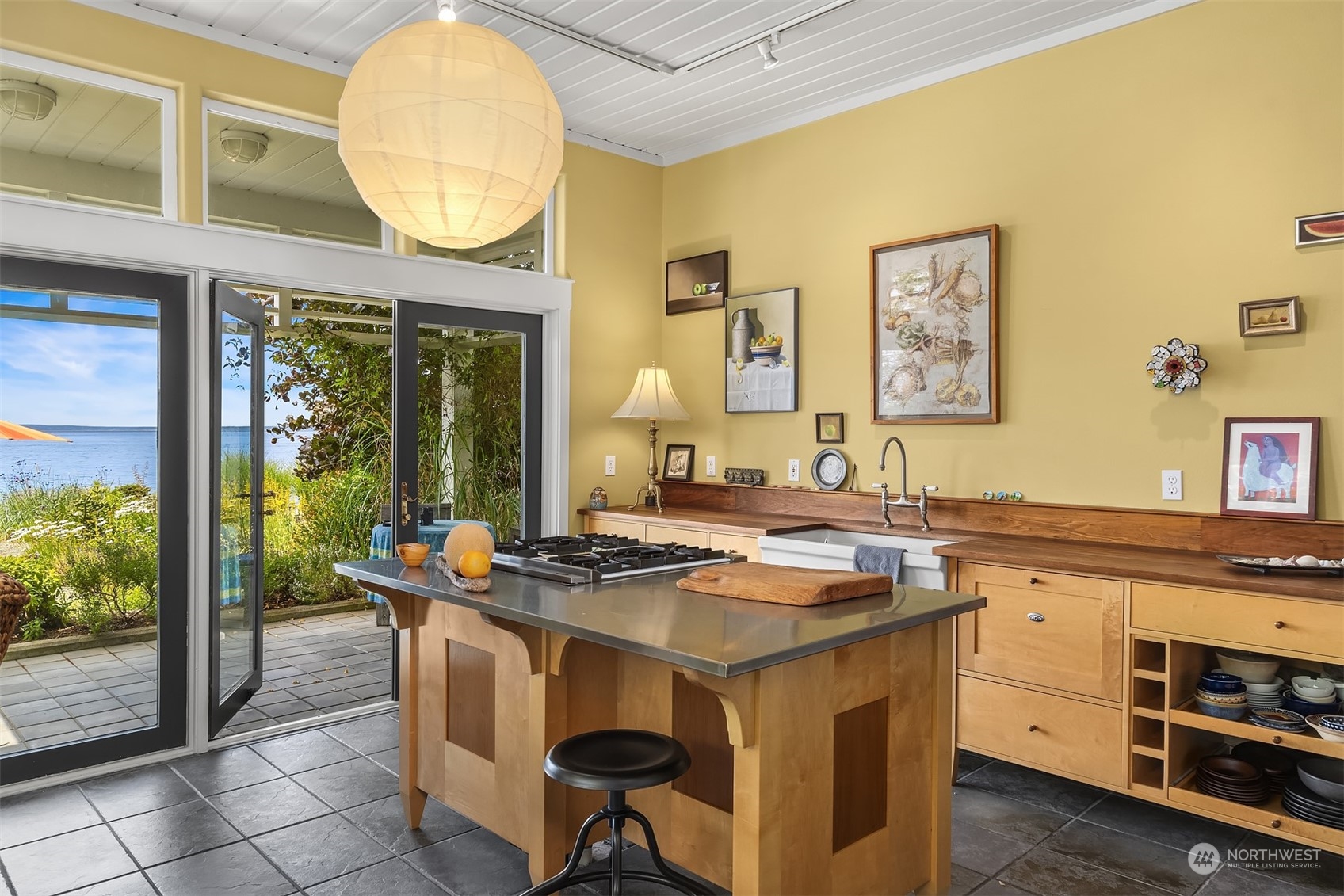 6346 South Bay Road Freeland, WA 98249 - Photo 18 of 40 a kitchen with a table chairs stove and cabinets