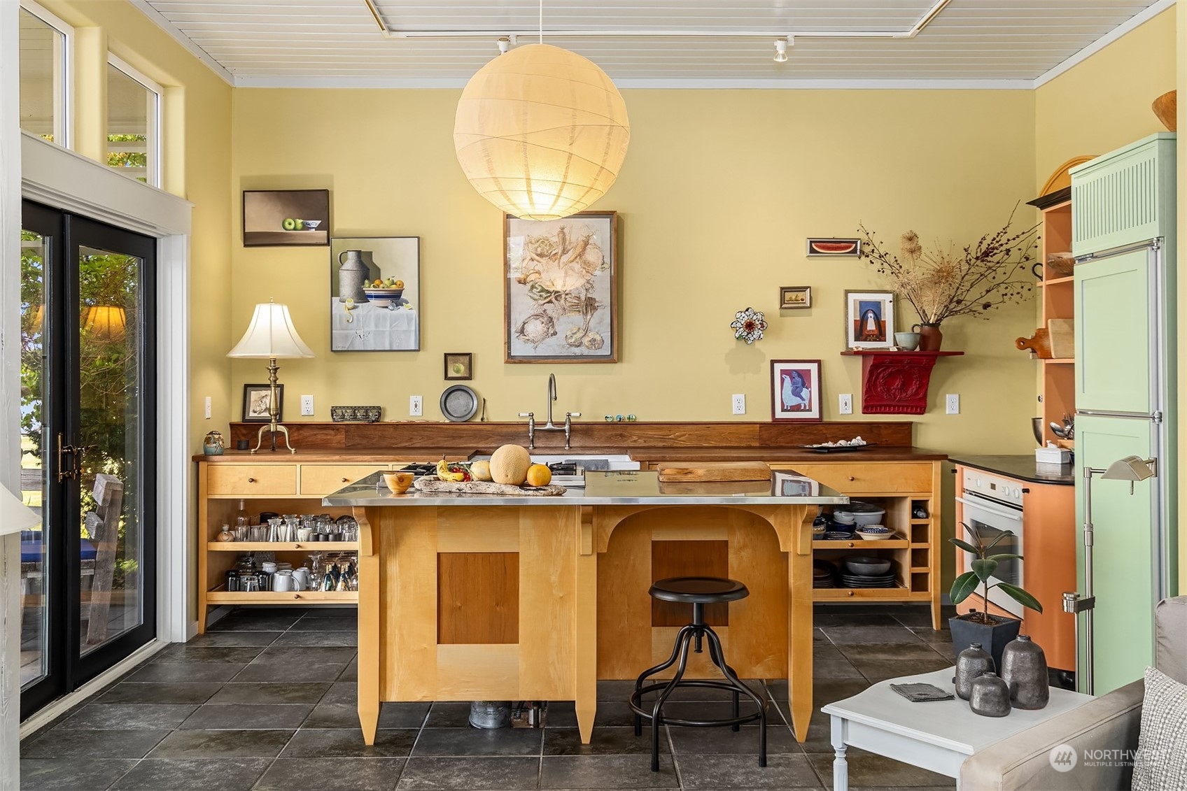 6346 South Bay Road Freeland, WA 98249 - Photo 20 of 40 a view of a kitchen and dining room
