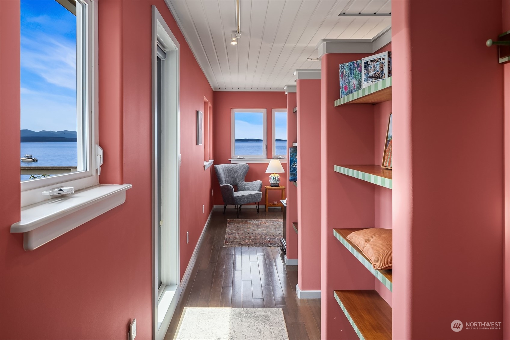 6346 South Bay Road Freeland, WA 98249 - Photo 23 of 40 a view of a hallway with couch and chandelier