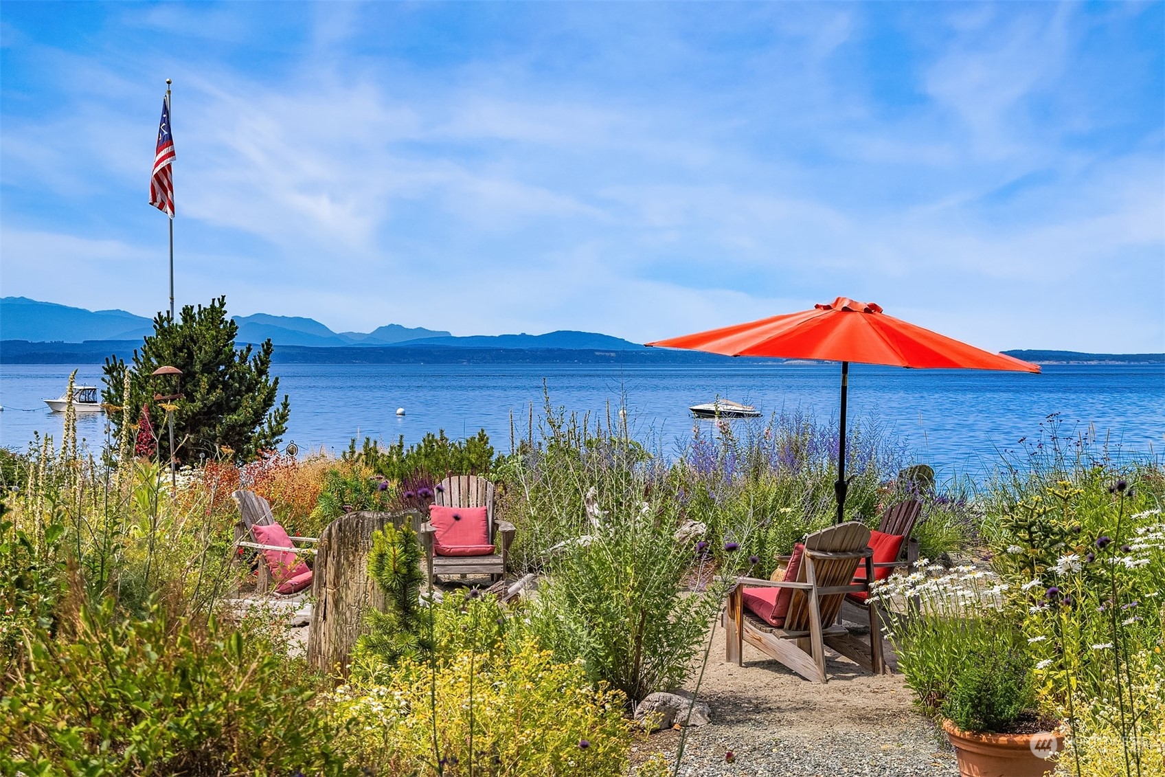 6346 South Bay Road Freeland, WA 98249 - Photo 32 of 40 a view of a backyard