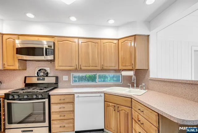 $569,000 | 428 Washington Terrace, Leonia, NJ 07605