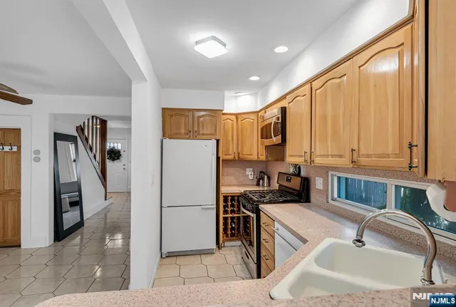 $569,000 | 428 Washington Terrace, Leonia, NJ 07605