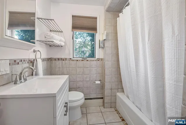 $569,000 | 428 Washington Terrace, Leonia, NJ 07605