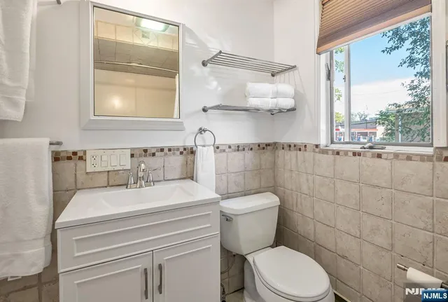 $569,000 | 428 Washington Terrace, Leonia, NJ 07605