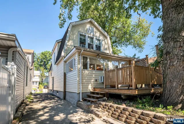 $569,000 | 428 Washington Terrace, Leonia, NJ 07605