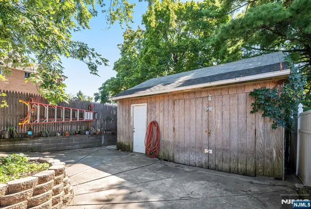 $569,000 | 428 Washington Terrace, Leonia, NJ 07605