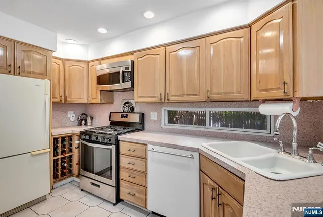 $569,000 | 428 Washington Terrace, Leonia, NJ 07605