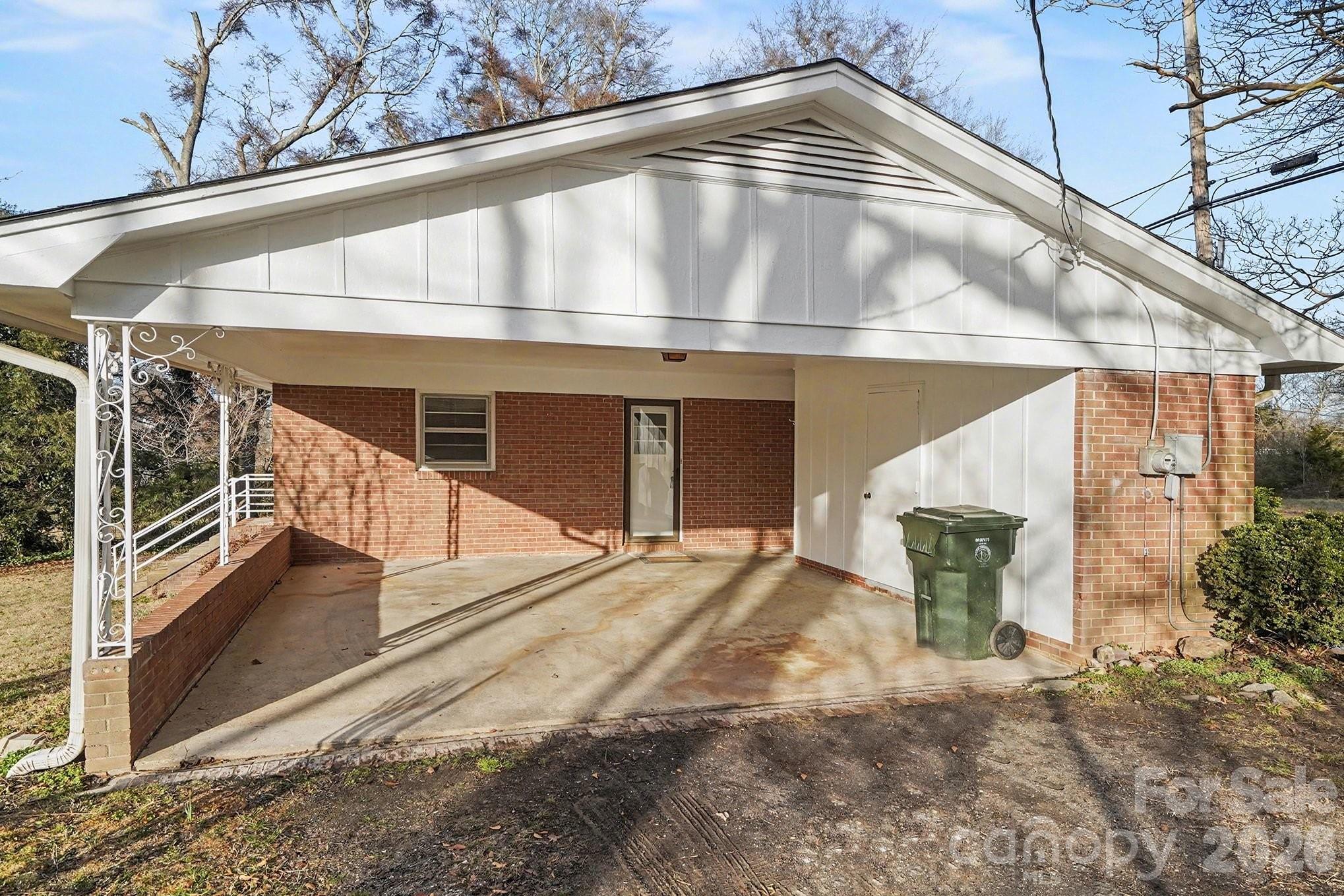 1612 Shelby Road, Unit 1417 Kings Mountain, NC 28086 - Photo 5 of 29 a front view of a house with a yard