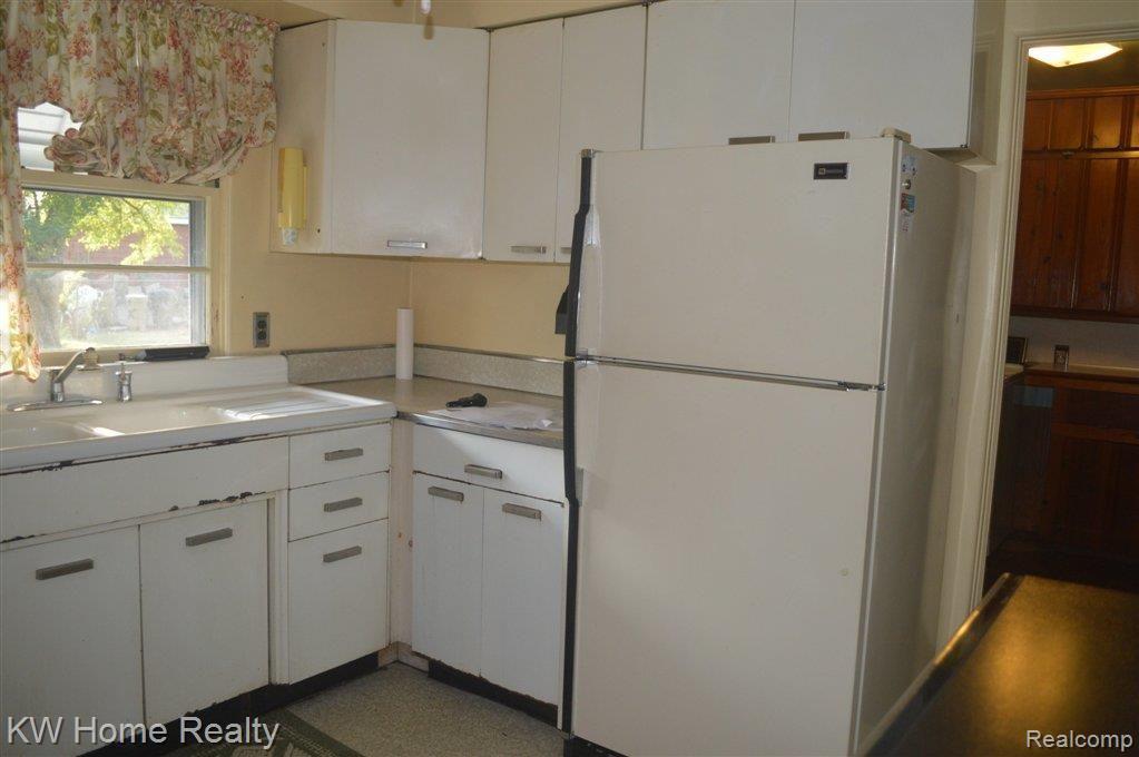 15045 Inkster Road Livonia, MI 48154 - Photo 6 of 9 Kitchen LV3.jpg
