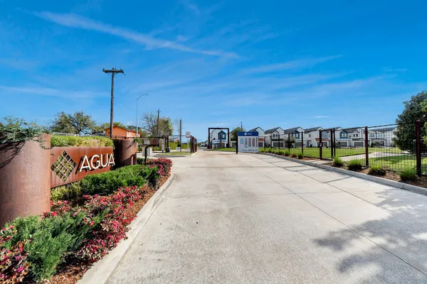 $2,550 | 4423 Santorini Lane, Houston, TX 77045