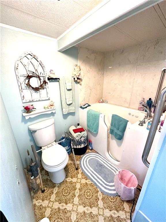 412 Richmond Road Imperial, PA 15126 - Photo 7 of 12 a bathroom with a toilet sink and mirror