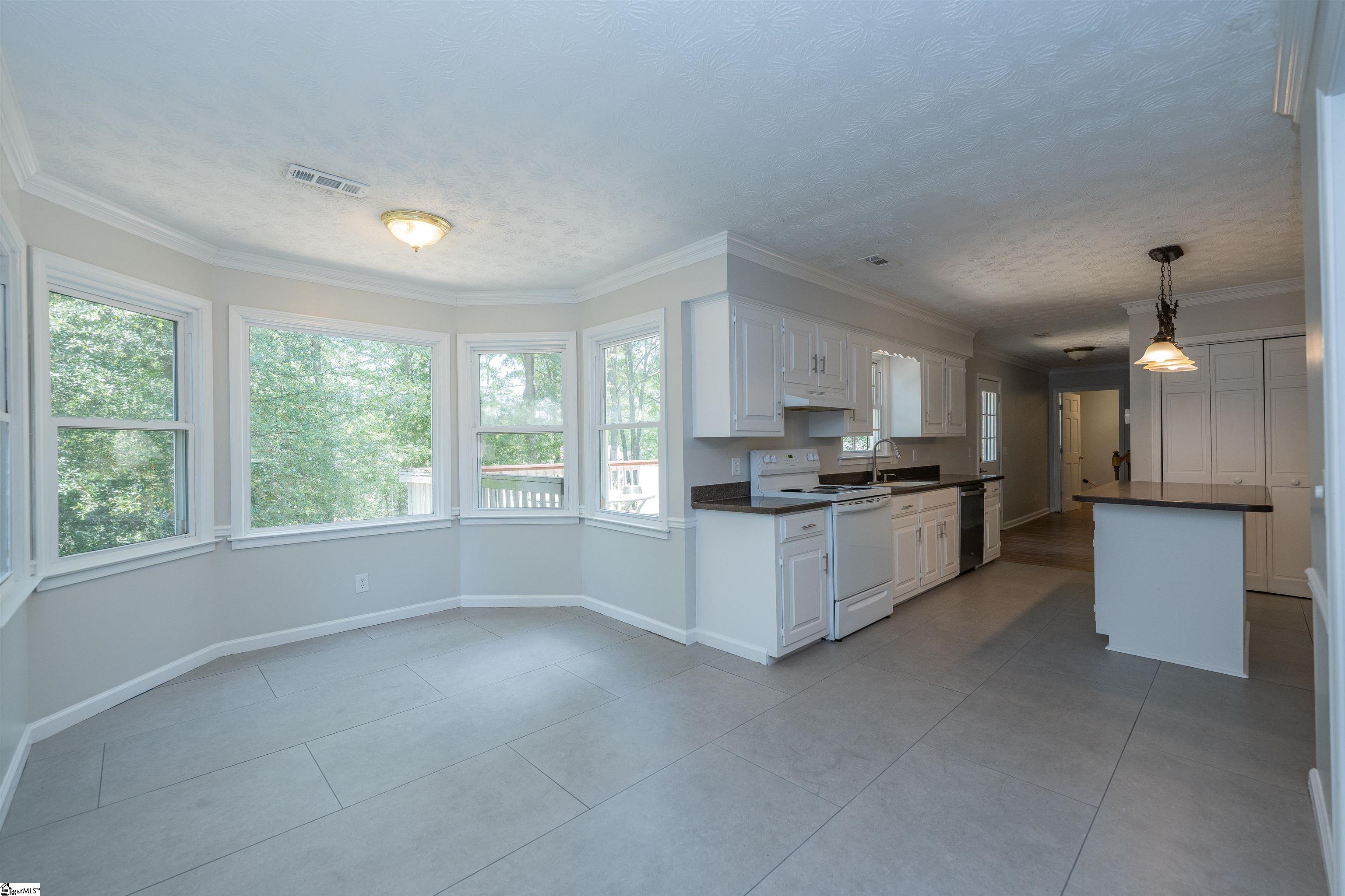 12 Dustin Brook Court Mauldin, SC 29662 - Photo 11 of 37 Gallery Image 11