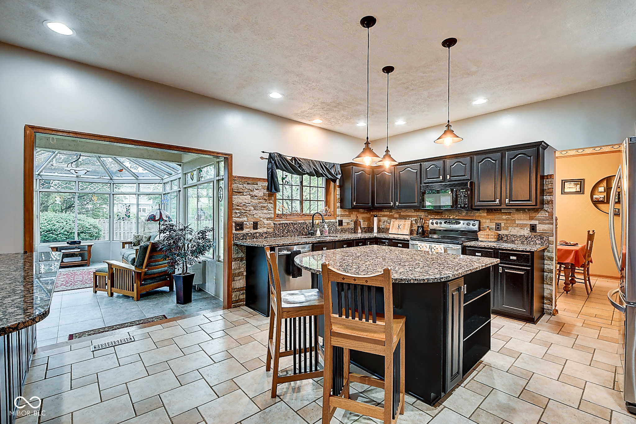 10055 Walthan Way Fishers, IN 46037 - Photo 12 of 50