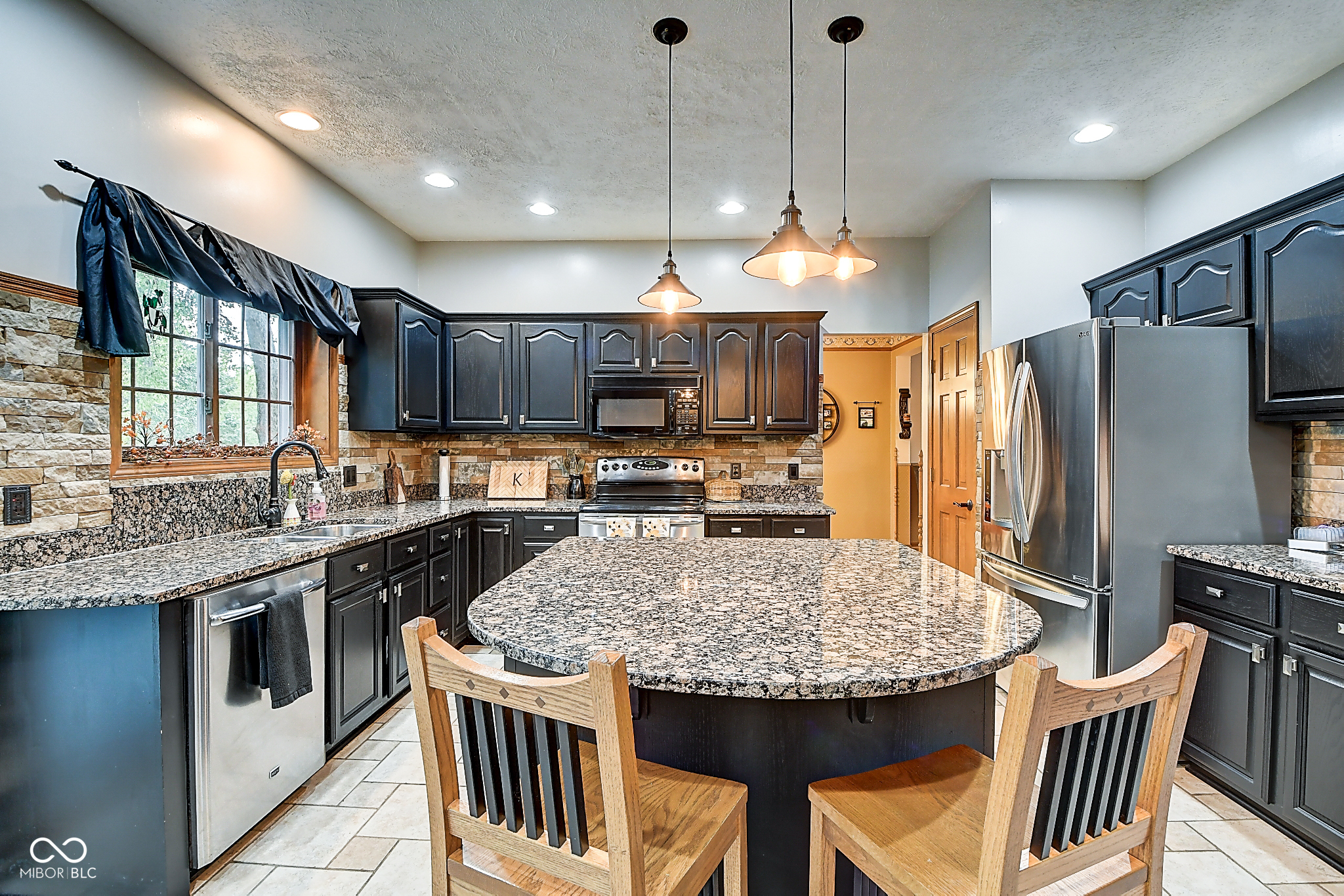 10055 Walthan Way Fishers, IN 46037 - Photo 13 of 50