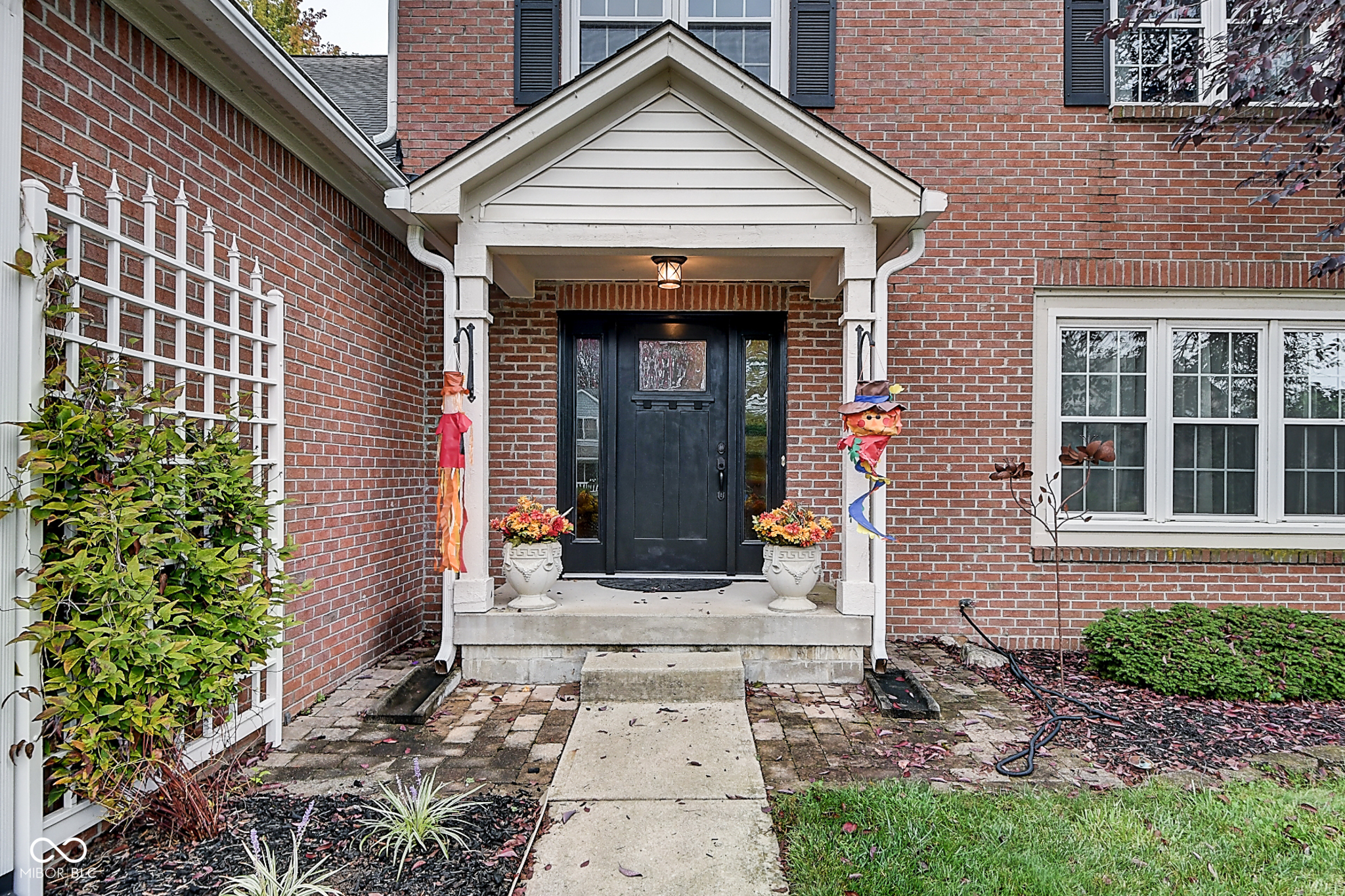 10055 Walthan Way Fishers, IN 46037 - Photo 3 of 50