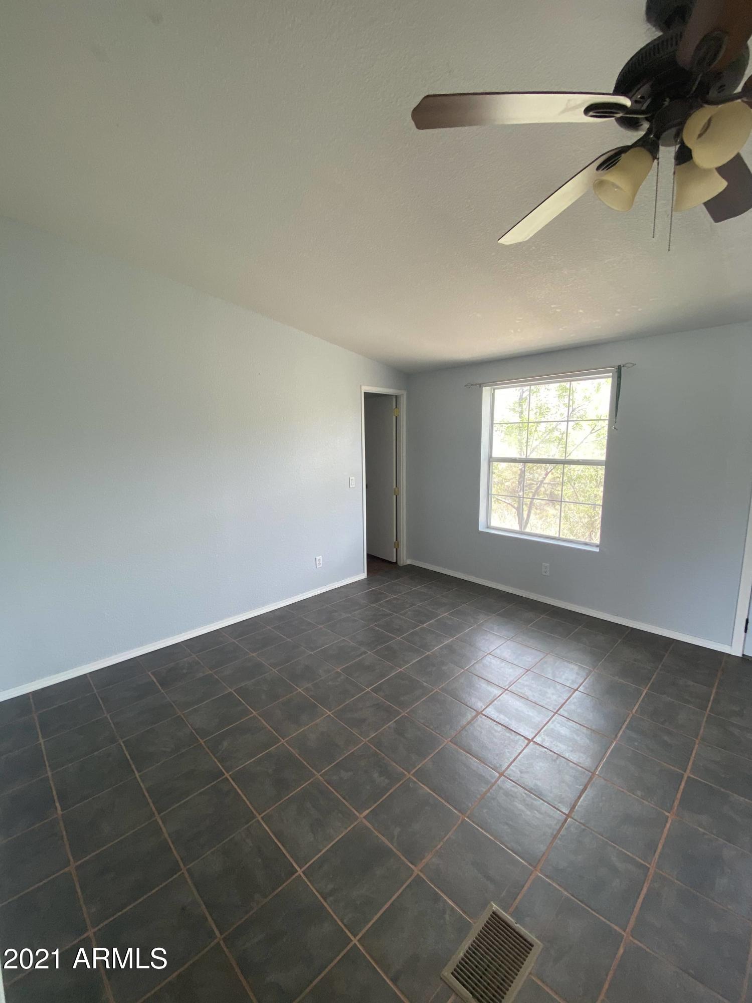 8601 Poland Road Mayer, AZ 86333 - Photo 11 of 58 Living Room