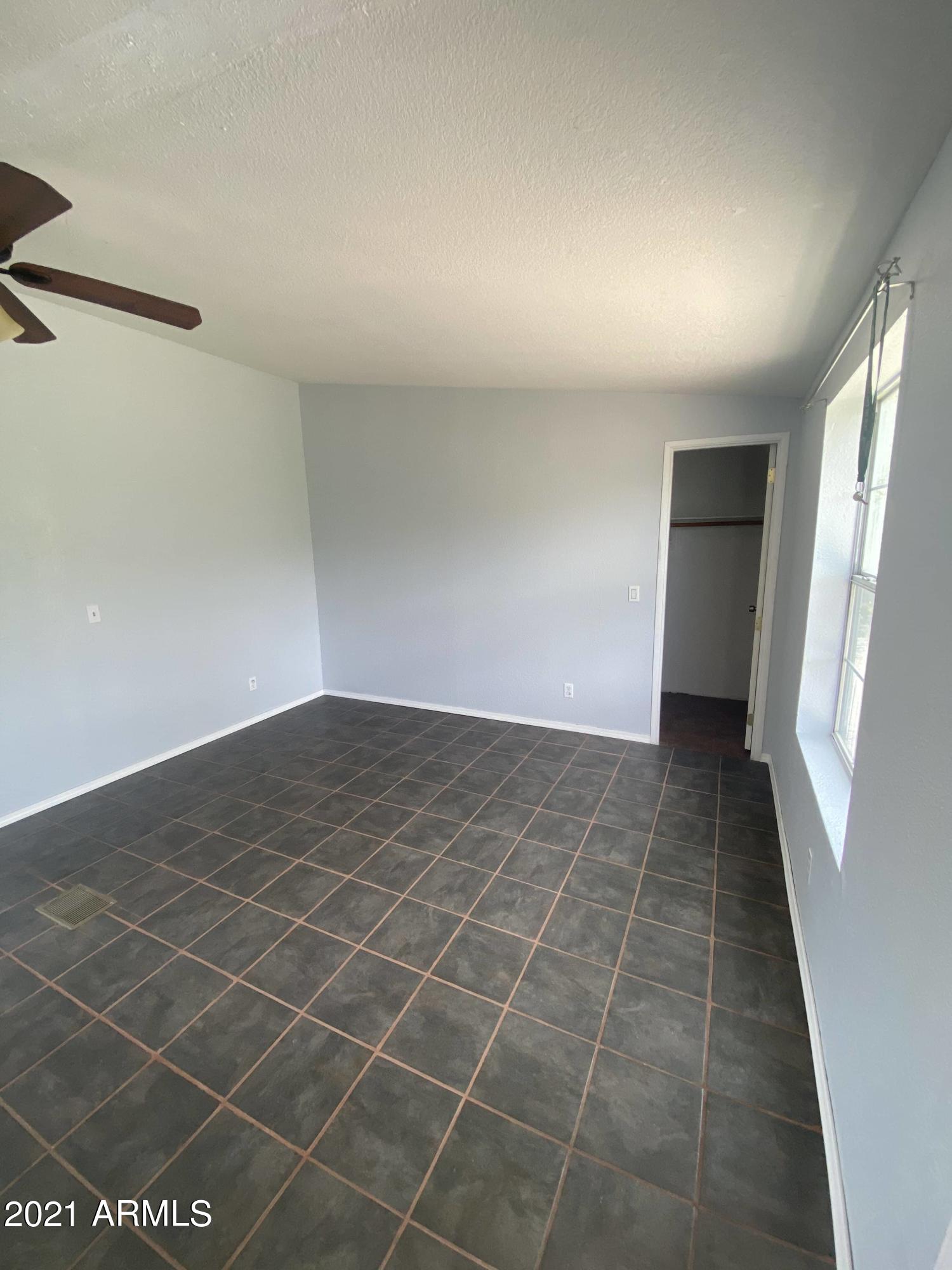 8601 Poland Road Mayer, AZ 86333 - Photo 12 of 58 Living Room