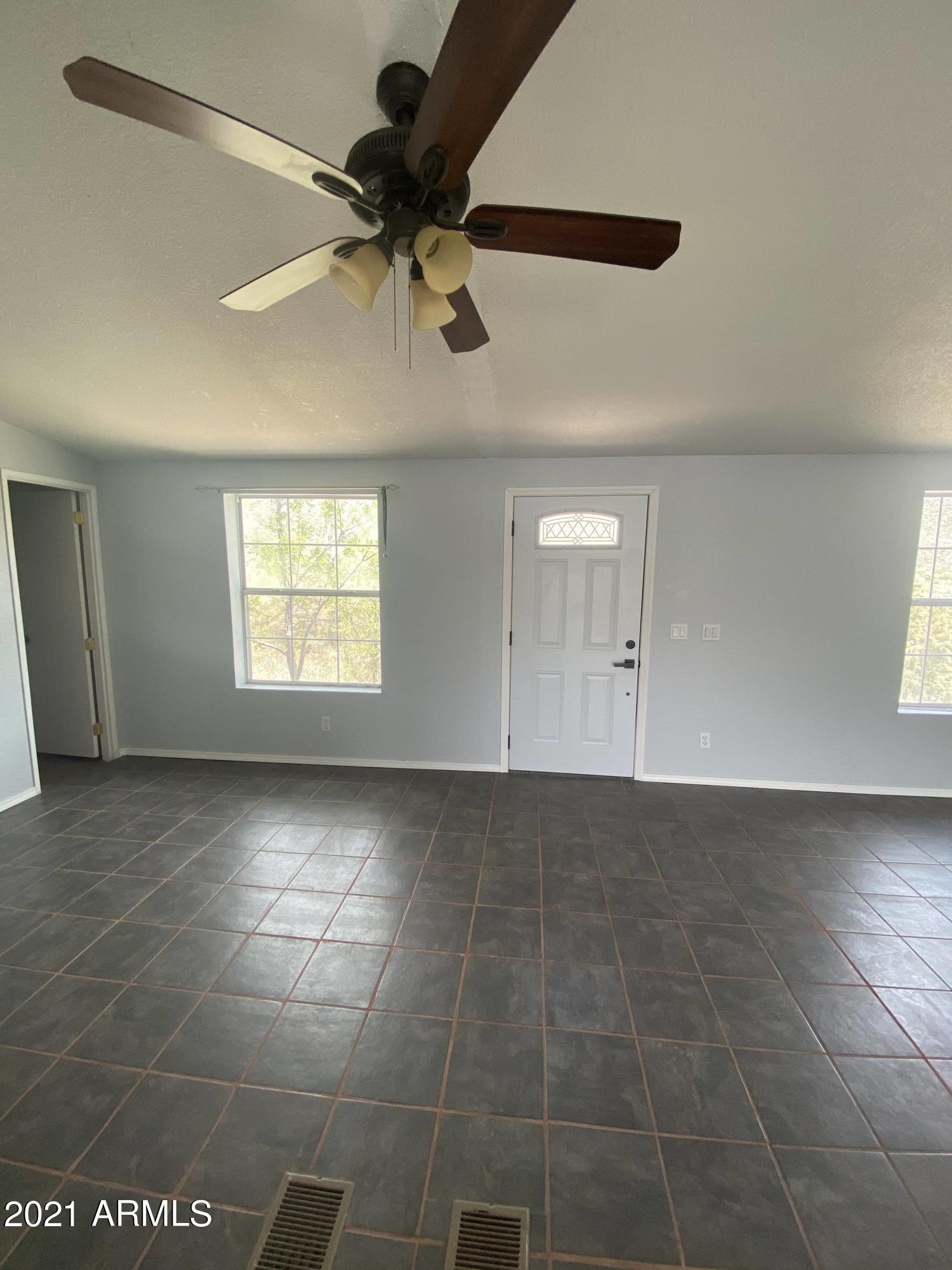 8601 Poland Road Mayer, AZ 86333 - Photo 14 of 58 Living Room_Entry