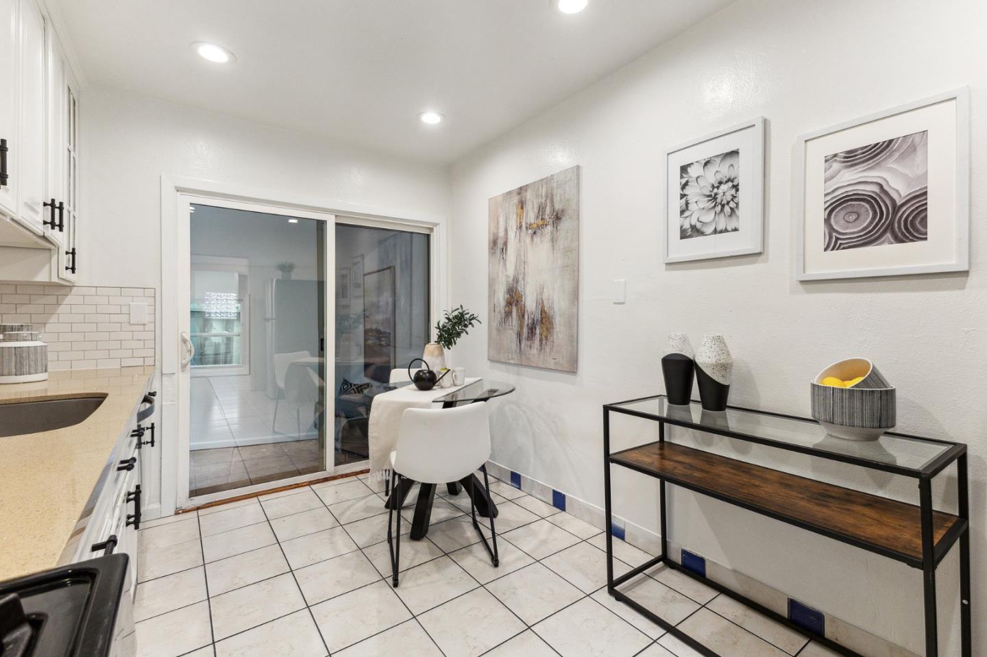 274 West Jackson Street Hayward, CA 94544 - Photo 14 of 29 a living room with furniture and a potted plant