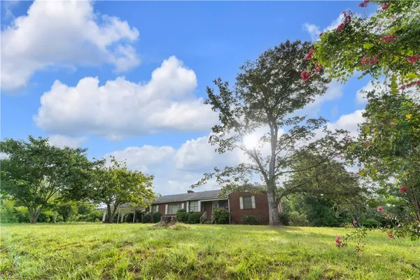 $575,000 | 1874 Thayer Road, Trinity, NC 27370