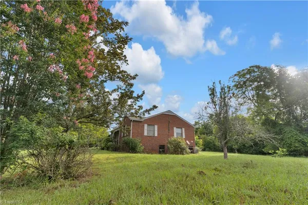 $575,000 | 1874 Thayer Road, Trinity, NC 27370
