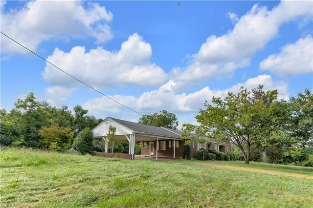 $575,000 | 1874 Thayer Road, Trinity, NC 27370