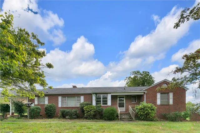 $575,000 | 1874 Thayer Road, Trinity, NC 27370