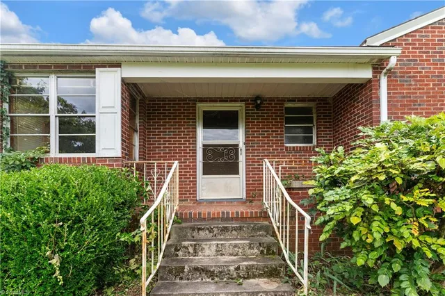 $575,000 | 1874 Thayer Road, Trinity, NC 27370