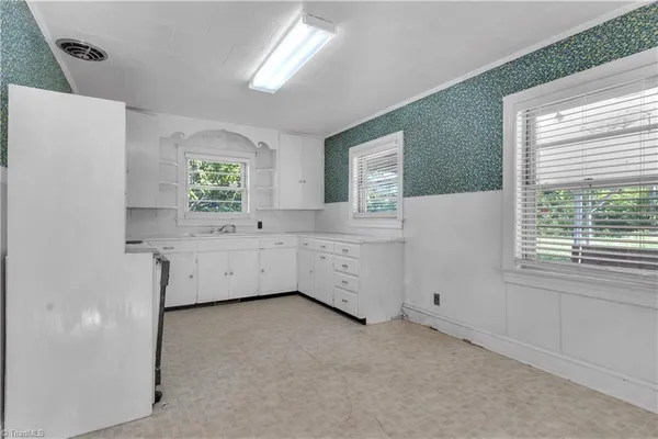 $575,000 | 1874 Thayer Road, Trinity, NC 27370