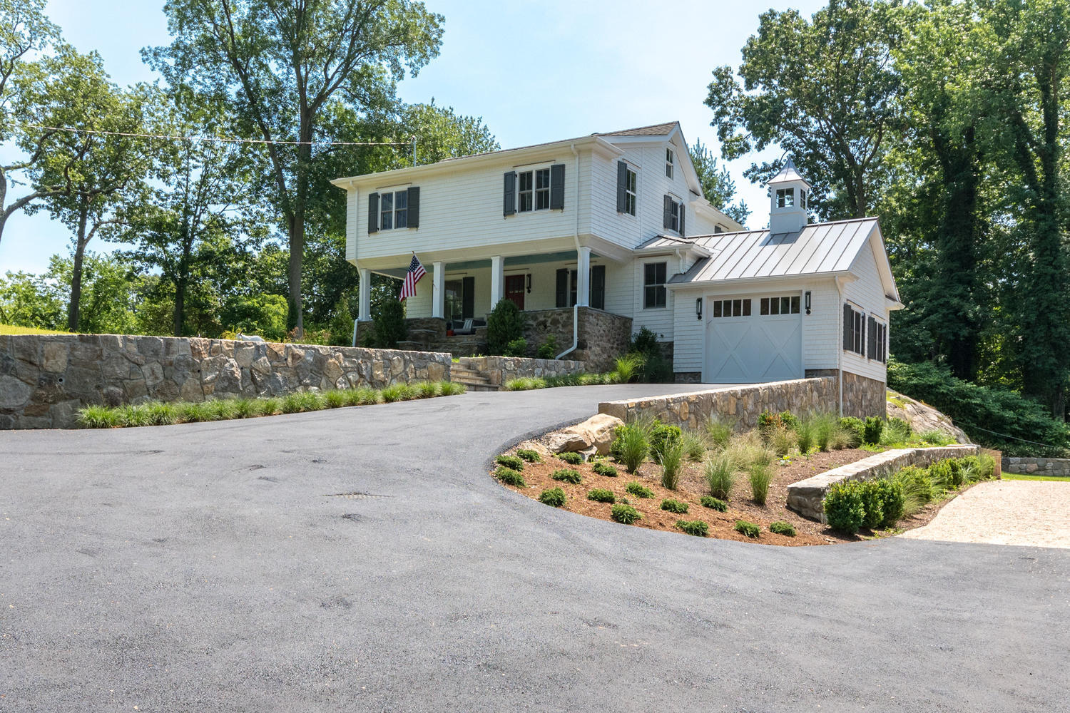 255 Tokeneke Road Darien, CT 06820 - Photo 1 of 33 253 Tokeneke Rd Darien CT-large-009-081-