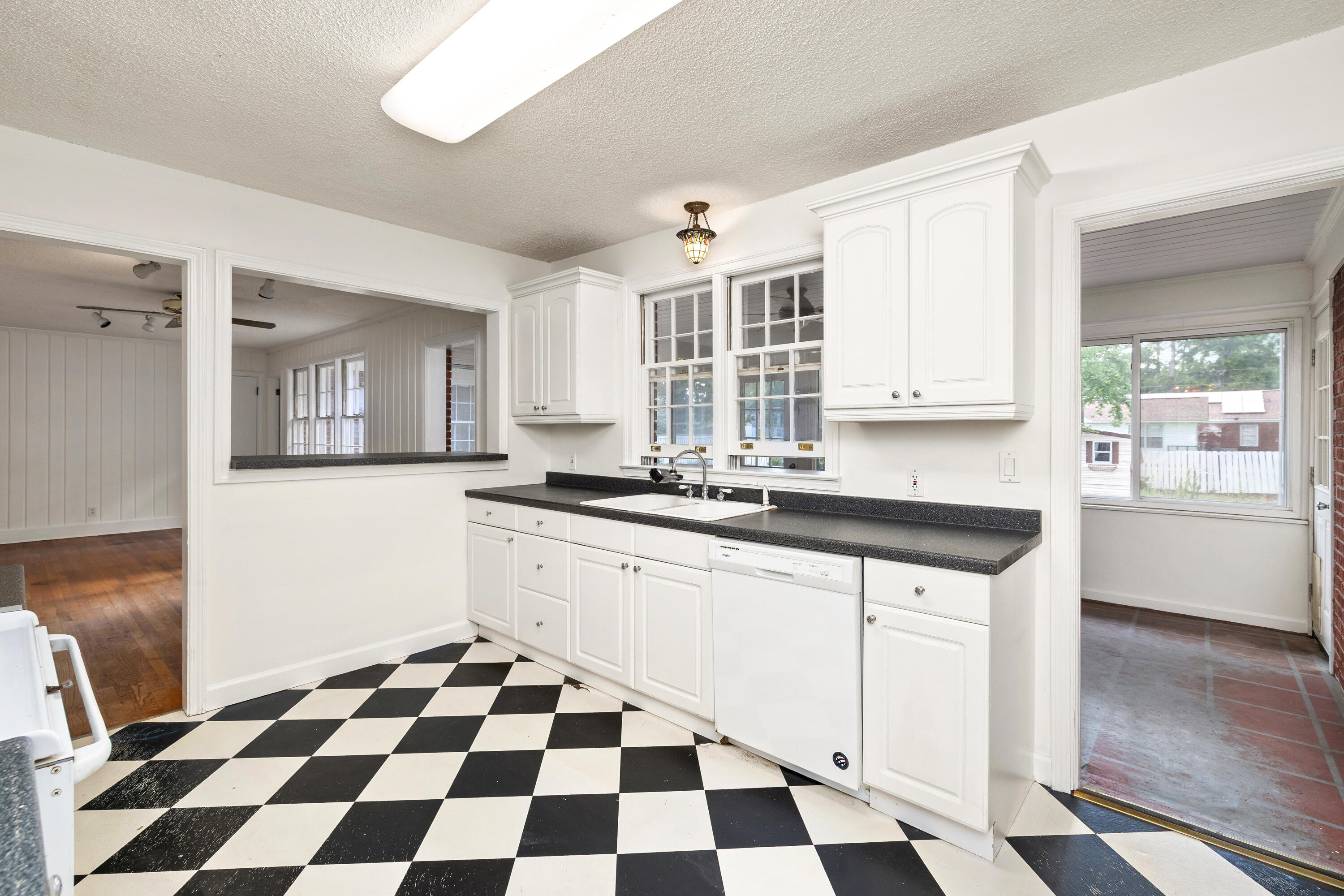 38 Riley Street Sumter, SC 29150 - Photo 8 of 34 16