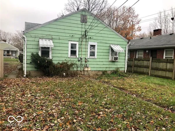 $800 | 1306 North Chester Avenue, Indianapolis, IN 46201