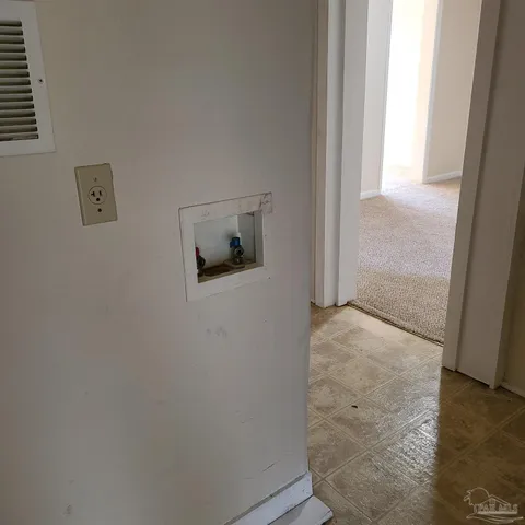 a view of a window in an empty room