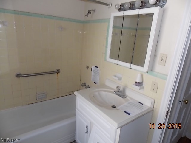 1093 Rushleigh Road Cleveland Heights, OH 44121 - Photo 4 of 13