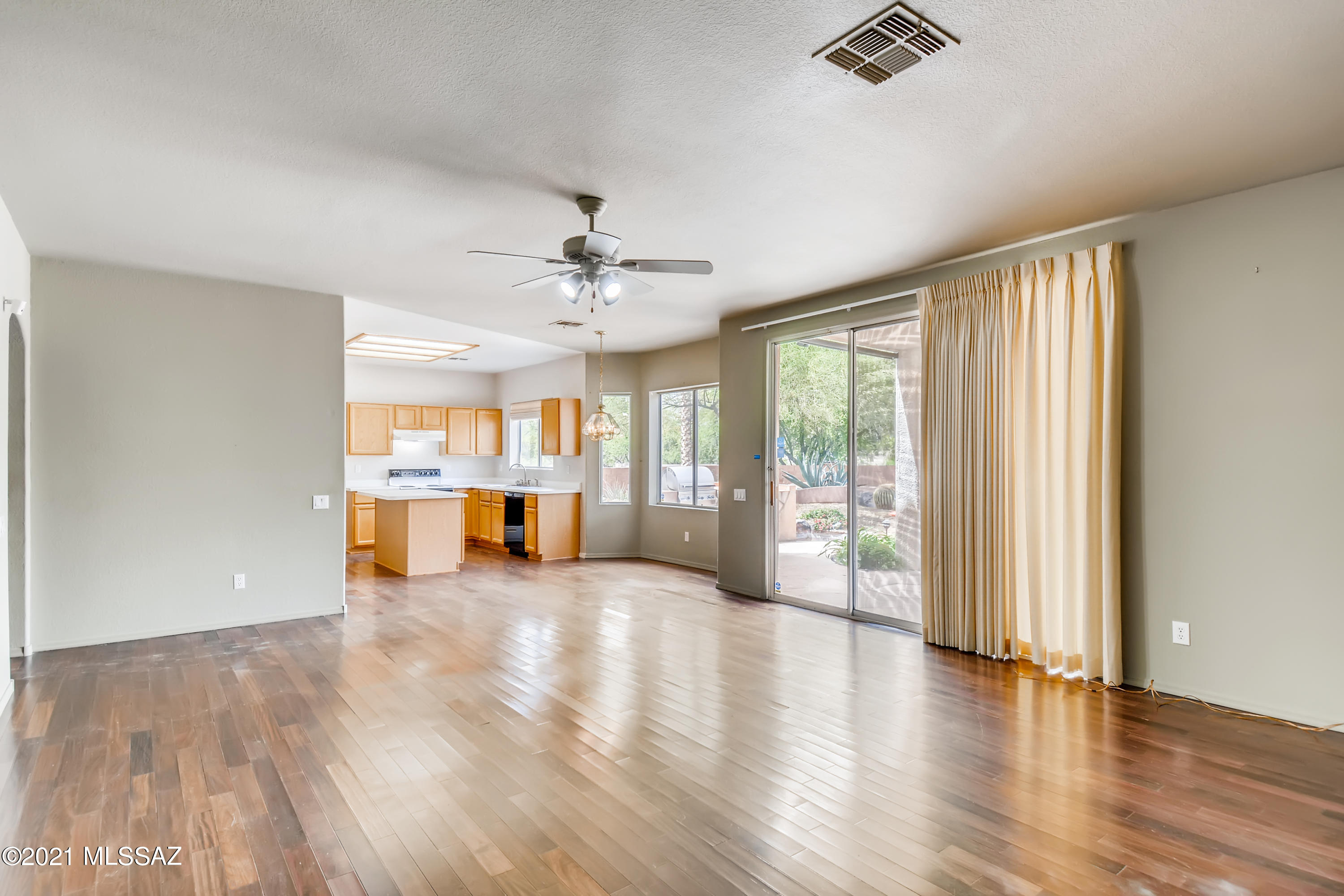 11450 Silver Pheasant Loop Oro Valley, AZ 85737 - Photo 7 of 32